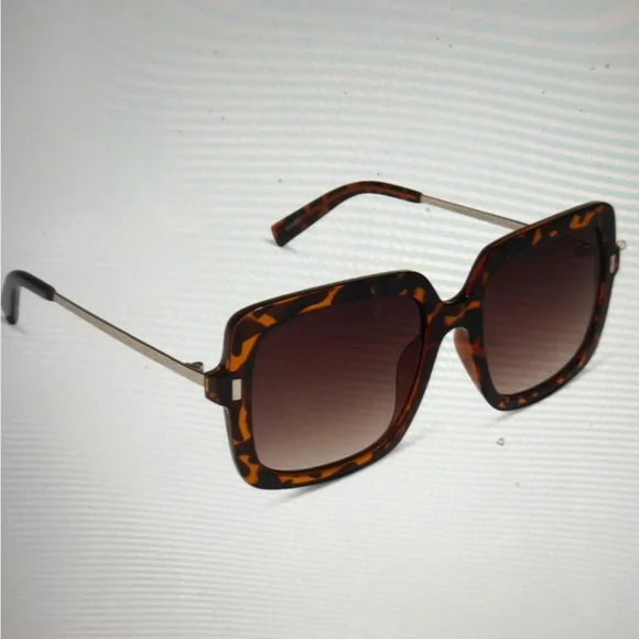 Diff Eyewear Tortoise Shell Square Sunglasses - Picture 4 of 8